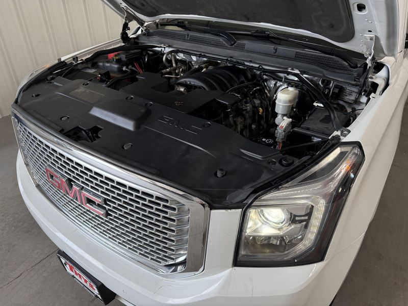 Used 2016 GMC Yukon XL DenaliImage 18