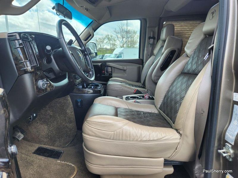 2023 Chevrolet Express Image 23