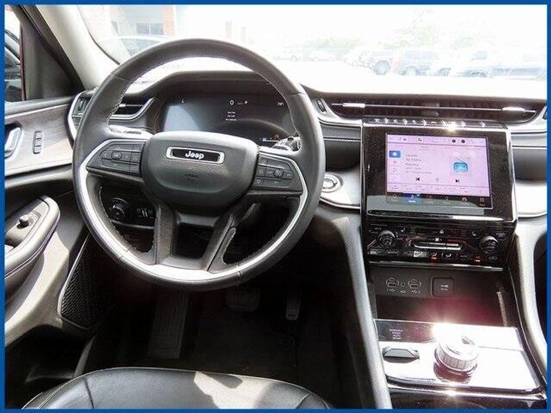 Used 2022 Jeep Grand Cherokee LimitedImage 11