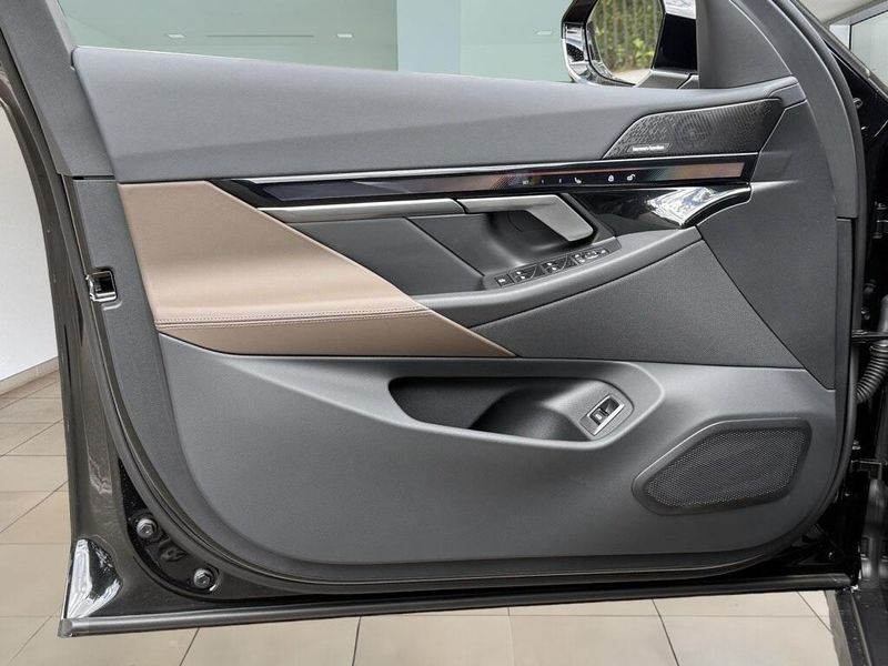 2025 BMW i5 eDrive40Image 18