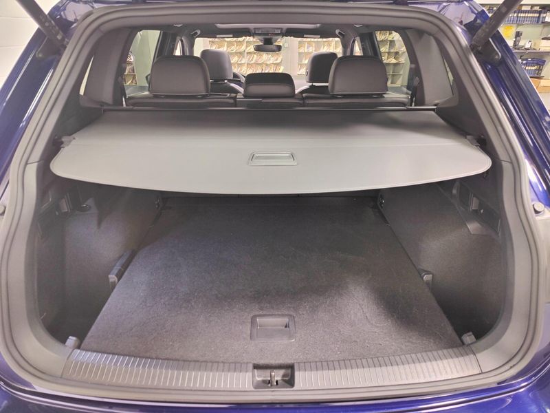 Used 2024 Volkswagen Tiguan AWD SEL R-Line w/Sunroof/NavImage 16