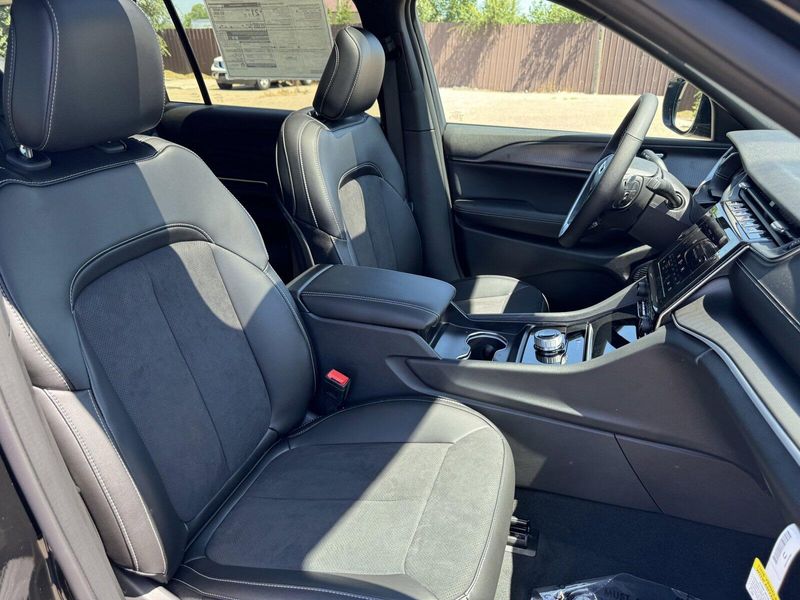 2024 Jeep Grand Cherokee L Altitude XImage 22