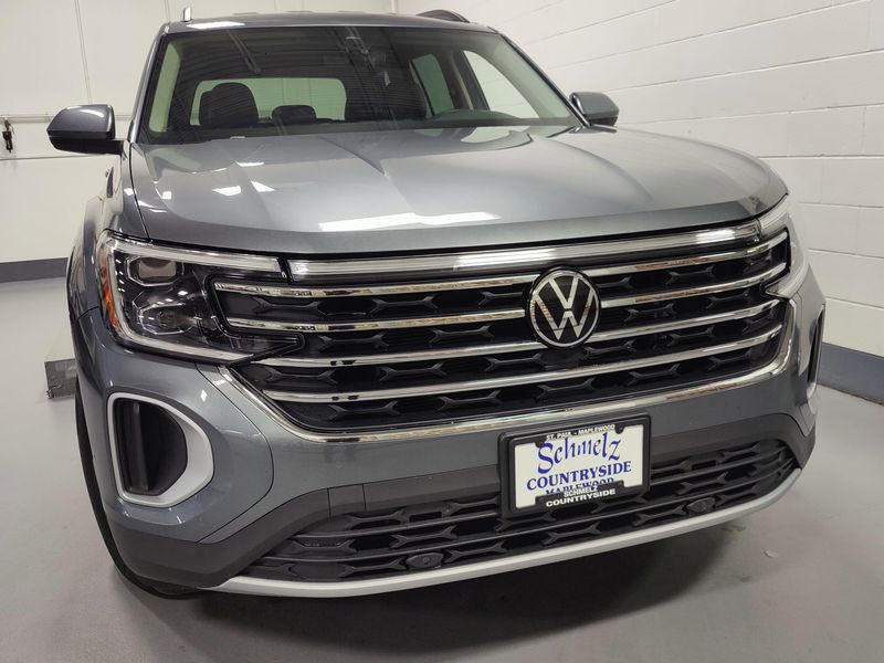 Used 2025 Volkswagen Atlas SE 4-Motion AWDImage 2