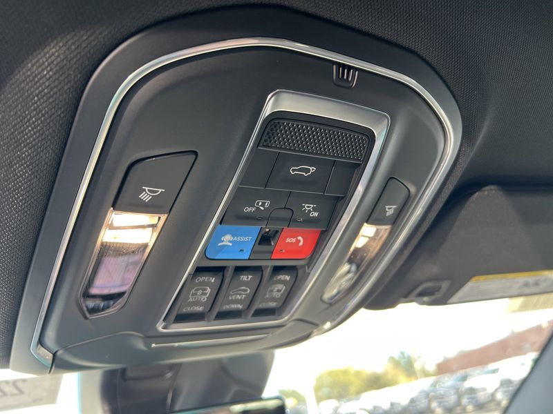 New 2025 Jeep Grand Cherokee L Limited 4x4Image 22