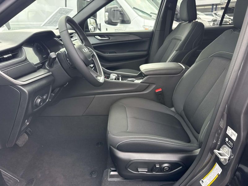 New 2026 Jeep Grand Cherokee Laredo X 4x2