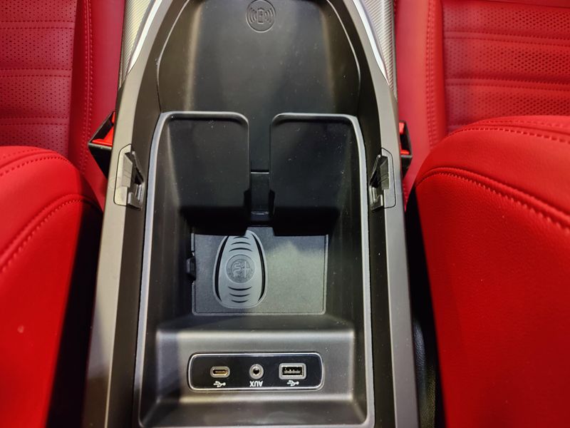 2024 Alfa Romeo Giulia Veloce AWD w/Sunroof/NAV/Activ AsstImage 27