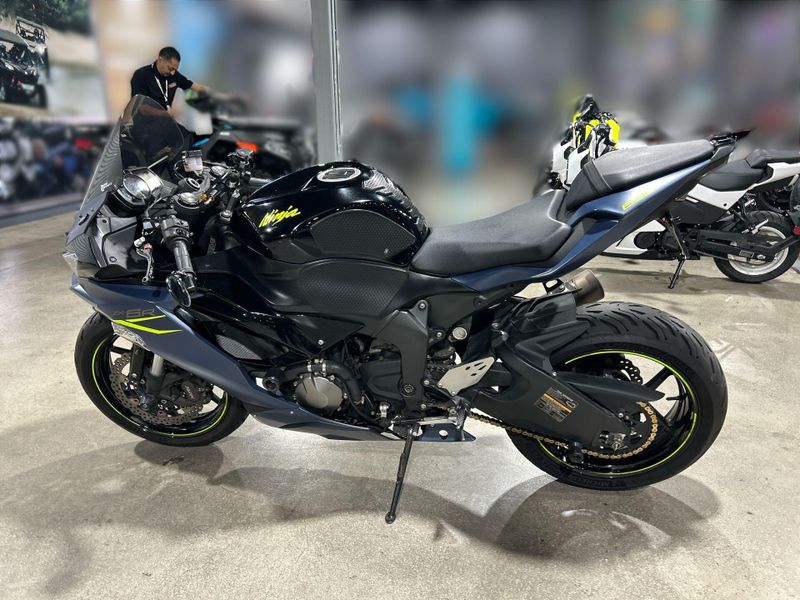 Used 2023 Kawasaki NINJA ZX-6R ABS Image 11