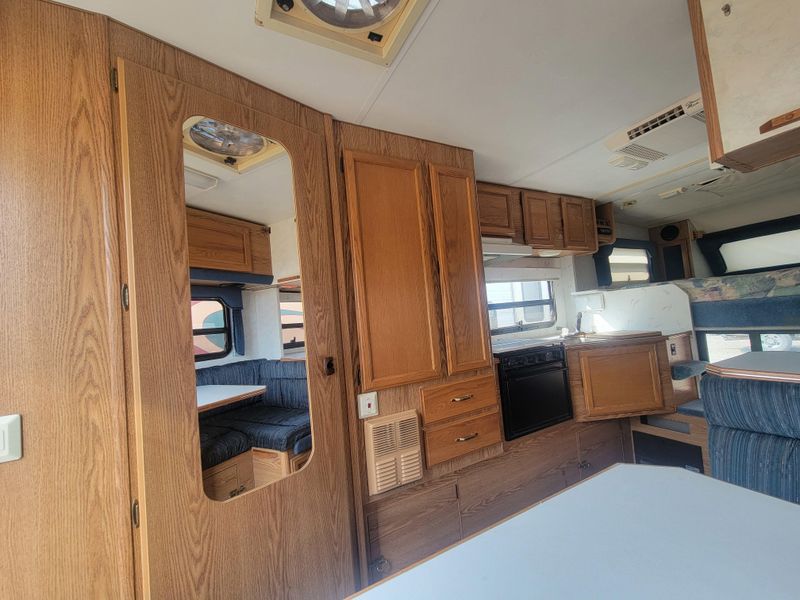 Used 1997 LANCE 9500 SQUIRE Image 8