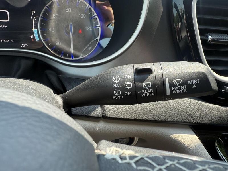 2024 Chrysler Pacifica Touring L photo 17