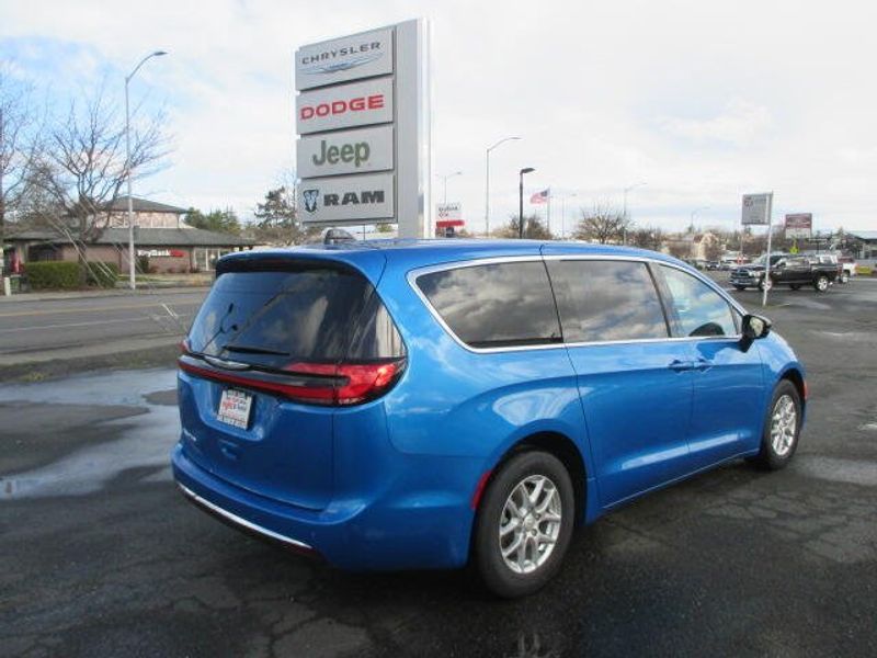 New 2026 Chrysler Pacifica SelectImage 7