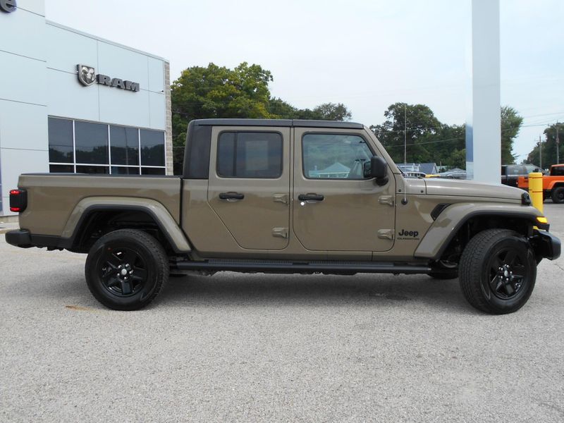 2020 Jeep Gladiator SportImage 30