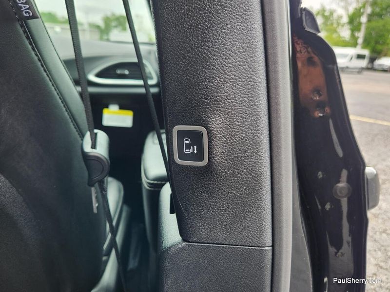 New 2026 Chrysler Pacifica Select
