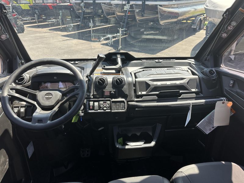 2025 Can-Am DEFENDER MAX LIMITED CAB HD10 WILDLAND CAMO Image 11