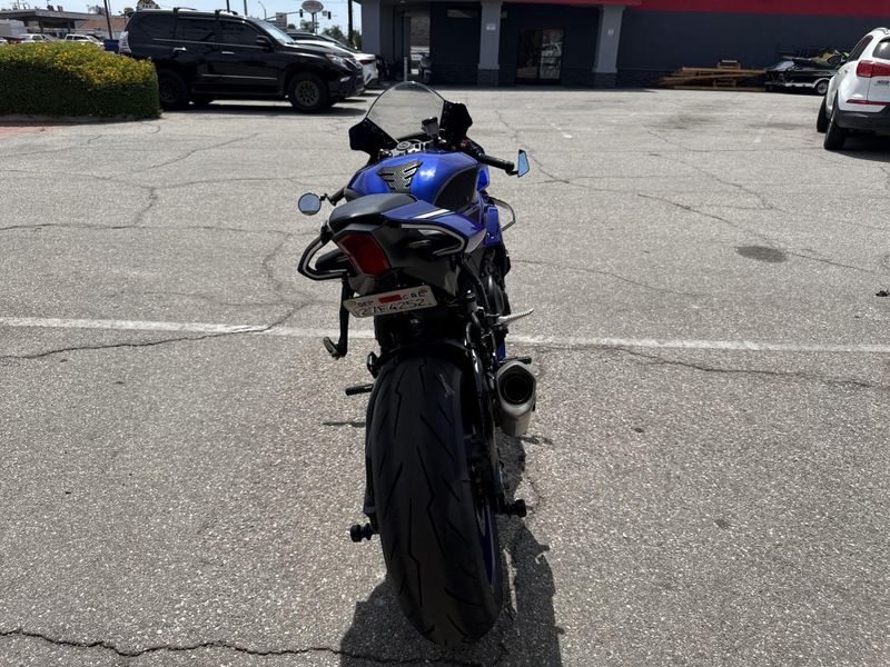 Used 2025 Yamaha YZF-R1 Image 18