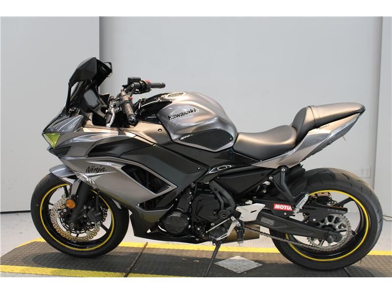 2021 Kawasaki Ninja 650Image 2