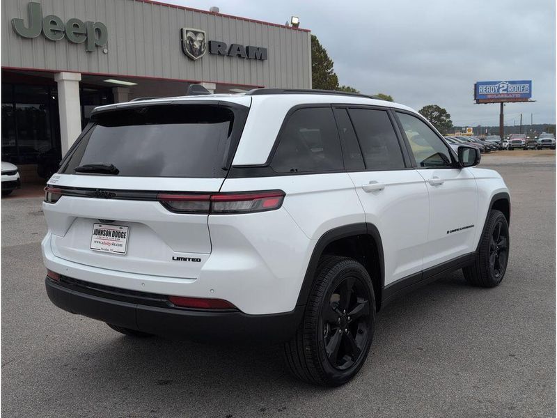 New 2025 Jeep Grand Cherokee Limited 4x2Image 5