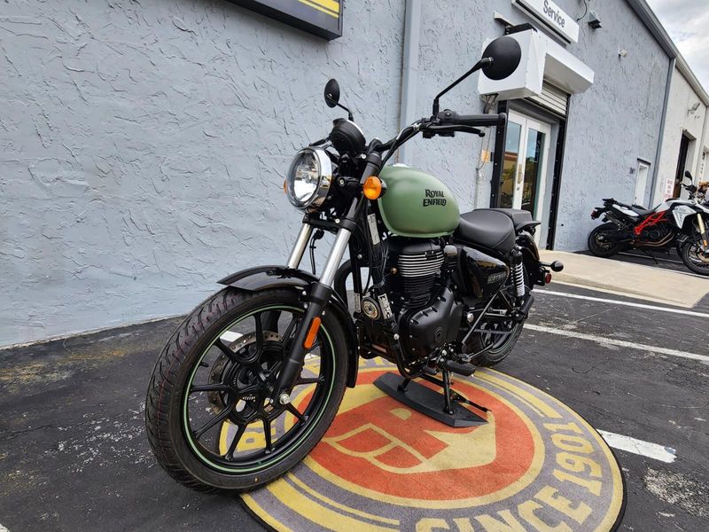 New 2024 Royal Enfield METEOR 350 Image 3