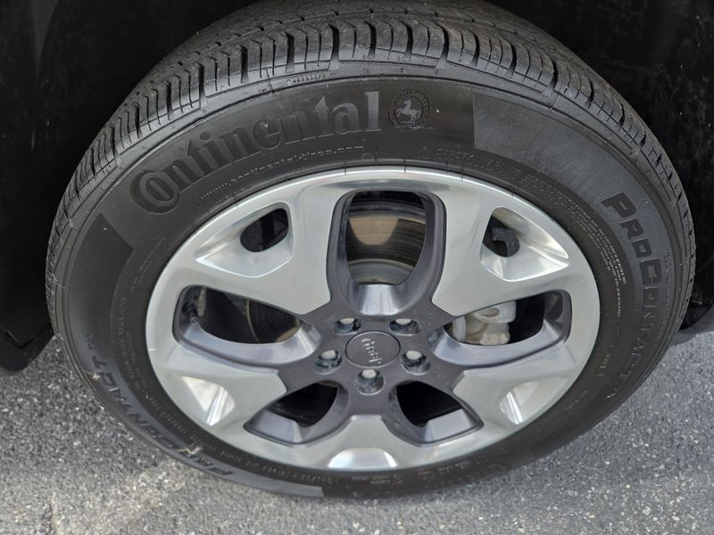 2022 Jeep Compass Limited photo 6