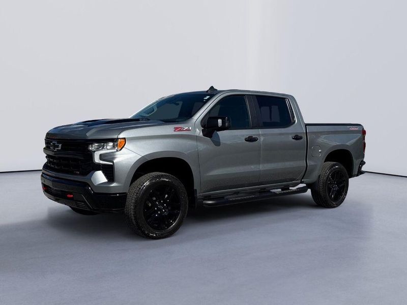 2024 Chevrolet Silverado Trail Boss LT photo 3