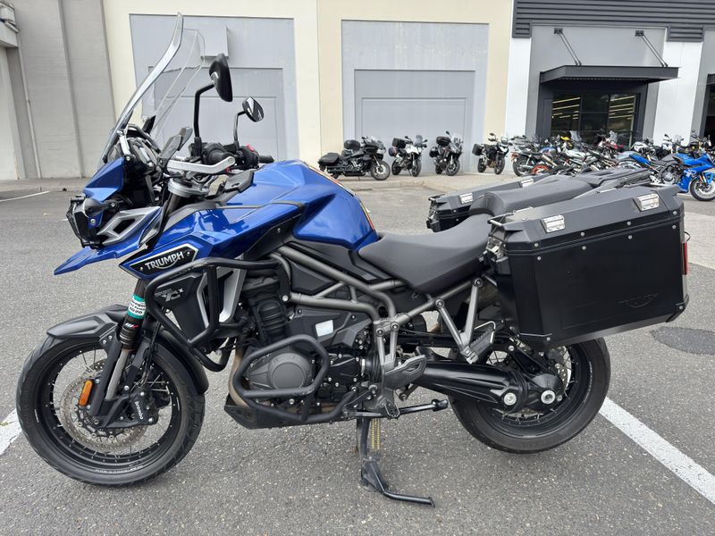 2017 Triumph Explorer XCx LRH 