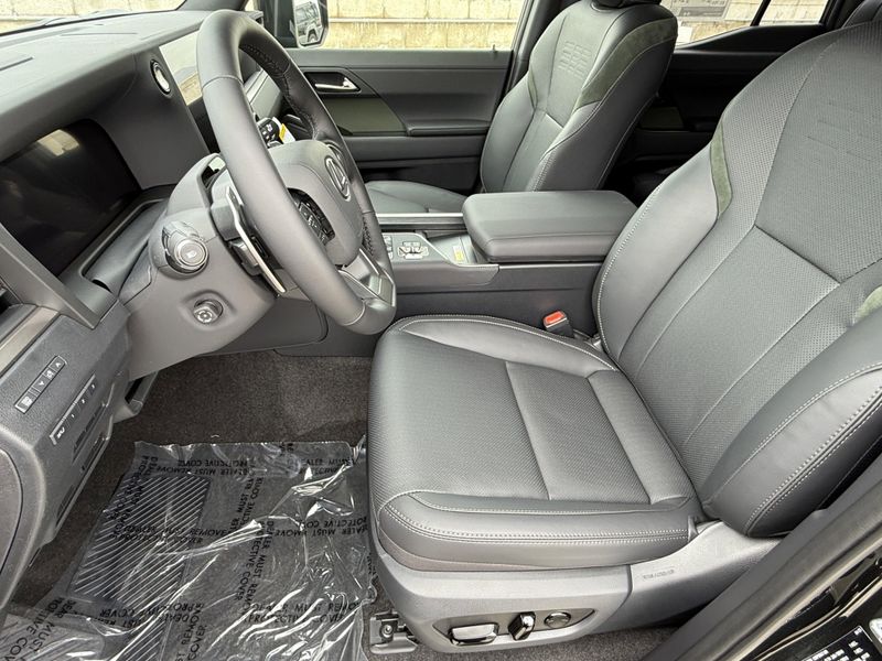 2025 Lexus GX Image 18