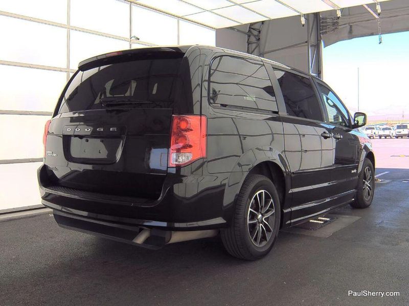 2014 Dodge Grand Caravan SXTImage 5