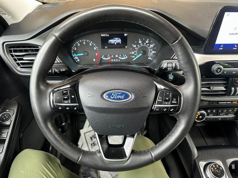 2021 Ford Escape SEImage 2