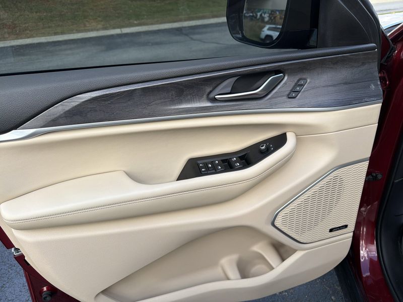 Used 2021 Jeep Grand Cherokee L LimitedImage 24