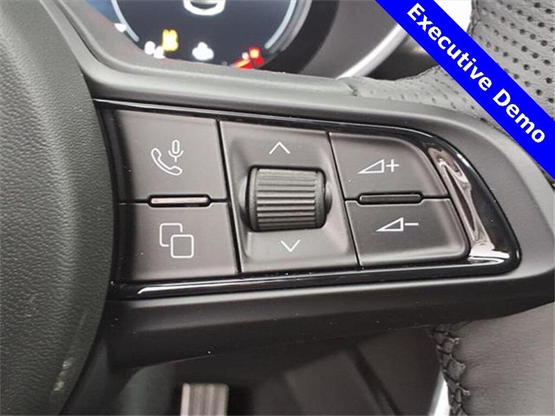 2025 Alfa Romeo Stelvio Image 19