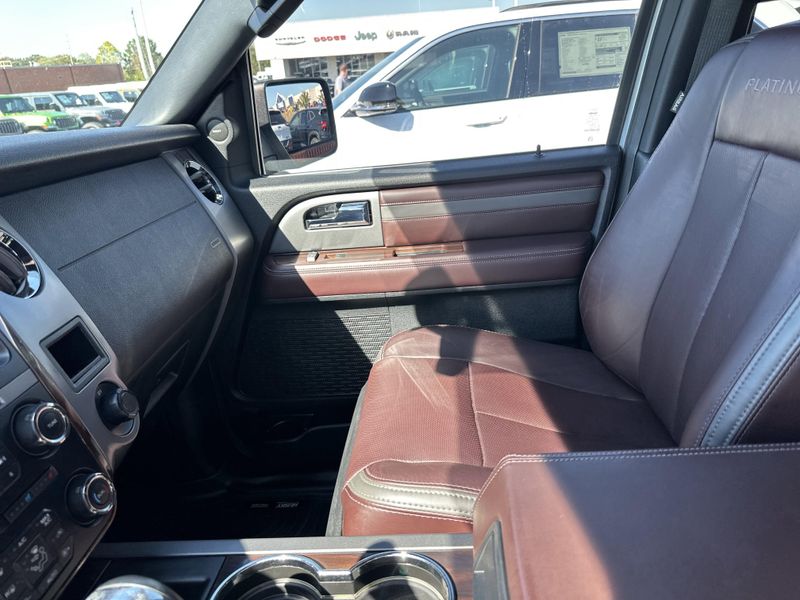 Used 2017 Ford Expedition PlatinumImage 37