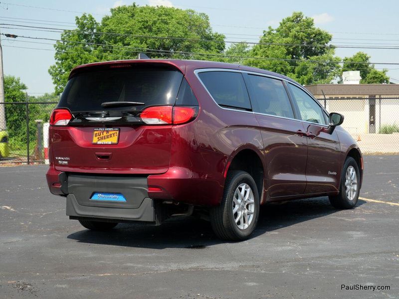 Used 2023 Chrysler Voyager LXImage 27