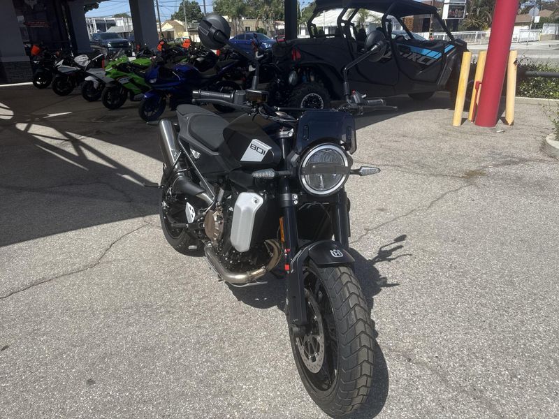 New 2025 Husqvarna SVARTPILEN 801 Image 11