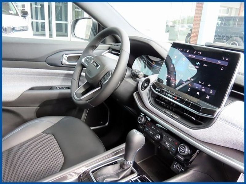 2023 Jeep Compass LatitudeImage 8