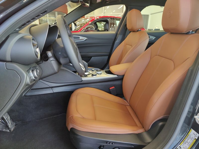 2024 Alfa Romeo Giulia Ti AWD w/Sunroof/NavImage 9