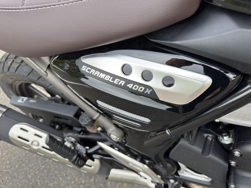 2025 Triumph SCRAMBLER 400 X - PHANTOM BLACK - SILVER ICE 