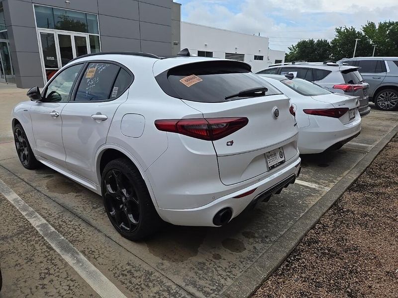 2022 Alfa Romeo Stelvio VeloceImage 4