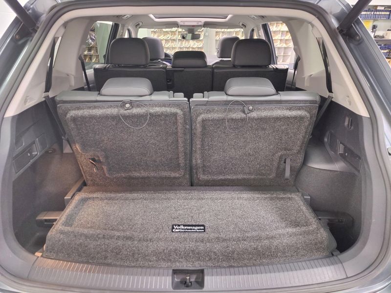 2019 Volkswagen Tiguan SEL Premium AWD w/Sunroof/NavImage 16