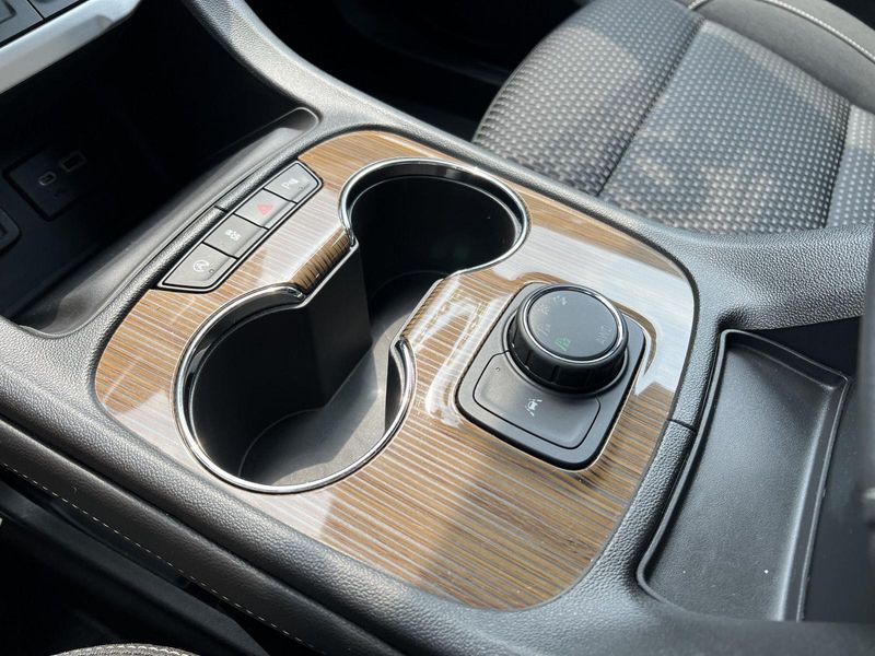 Used 2023 GMC Acadia SLE