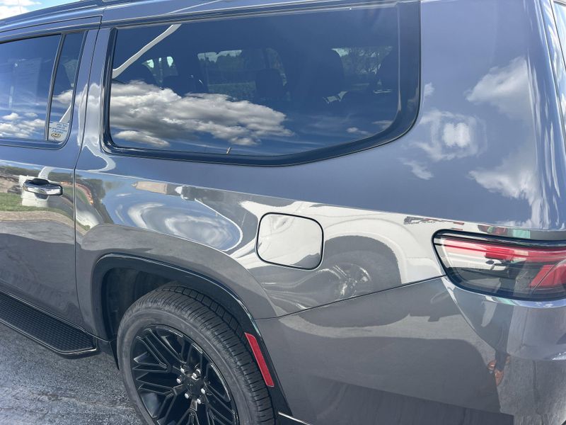 2024 Jeep Wagoneer L Series II CarbideImage 11