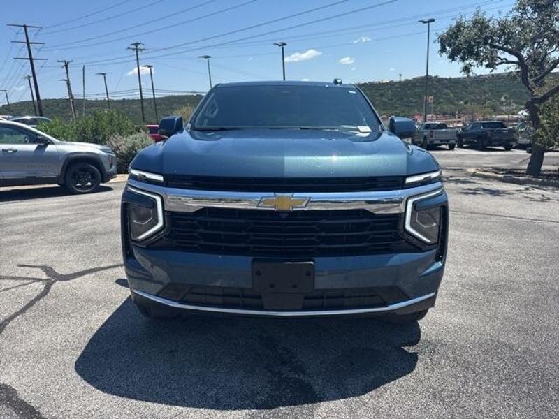 2025 Chevrolet Tahoe LS photo 2