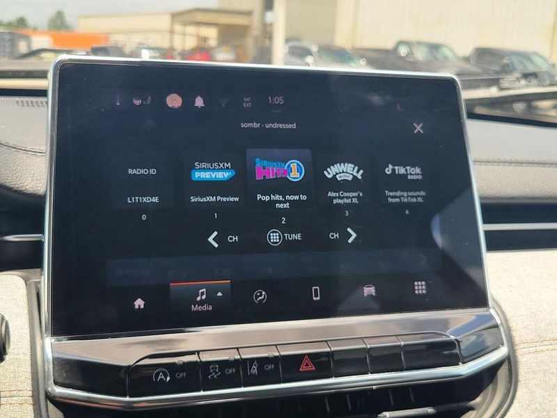 2022 Jeep Compass Latitude LuxImage 16