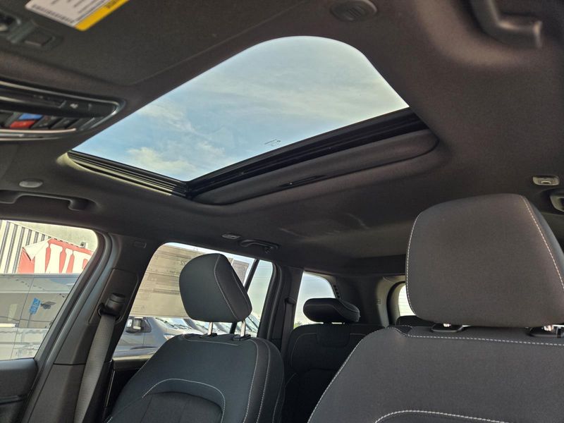 New 2026 Jeep Grand Cherokee Laredo X 4x4