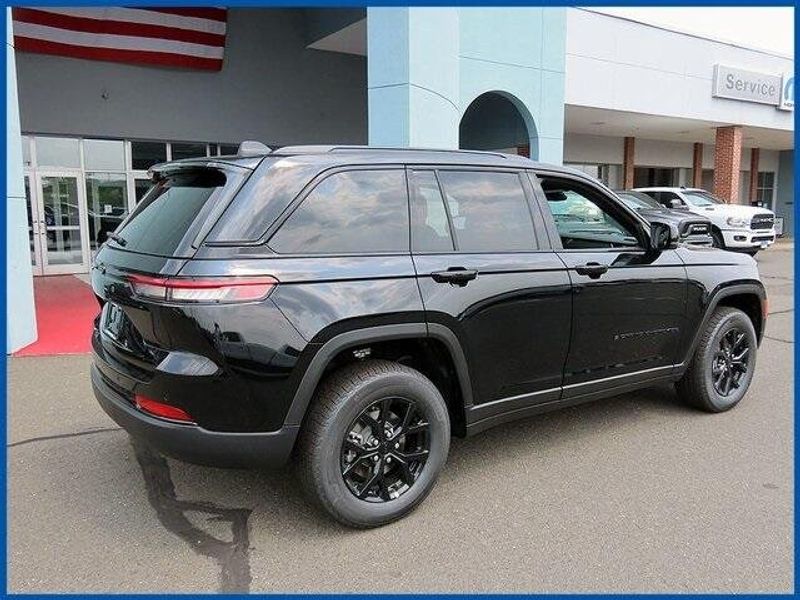 2025 Jeep Grand Cherokee Image 7