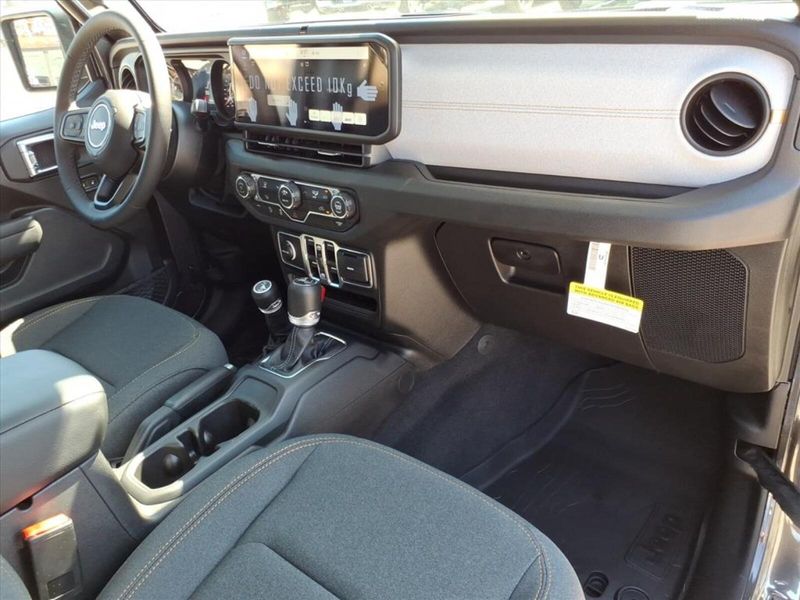 2025 Jeep Wrangler Unlimited Sport S photo 4