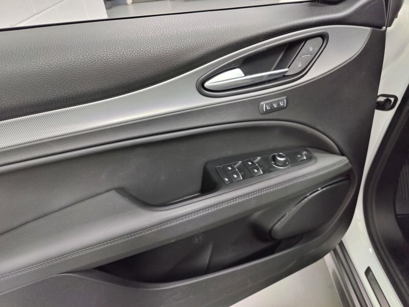 2024 Alfa Romeo Stelvio Ti AWD w/Sunroof/NavImage 28