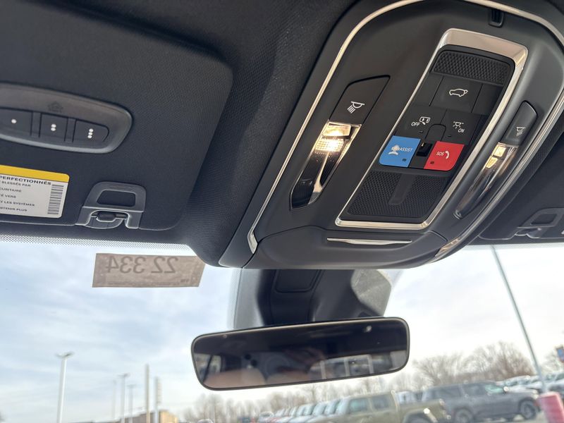 New 2025 Jeep Grand Cherokee Limited 4x4Image 28