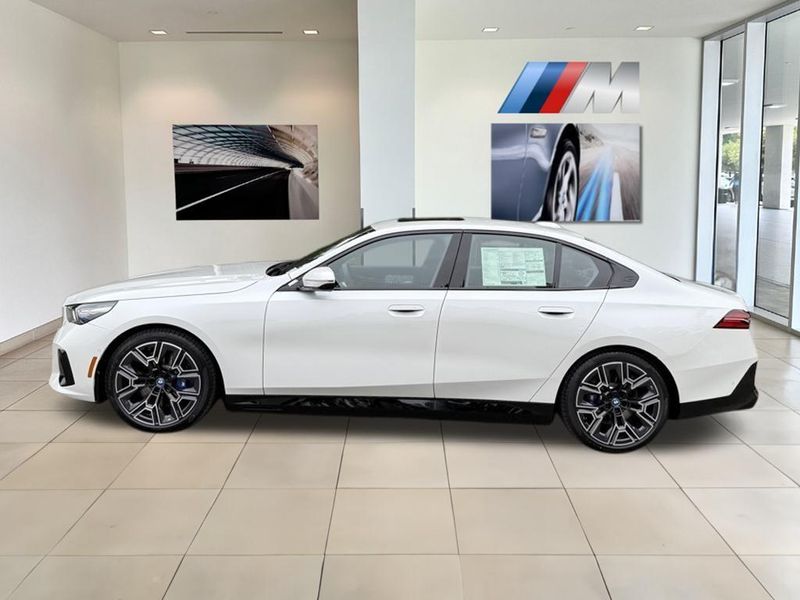 2025 BMW i5 eDrive40Image 9