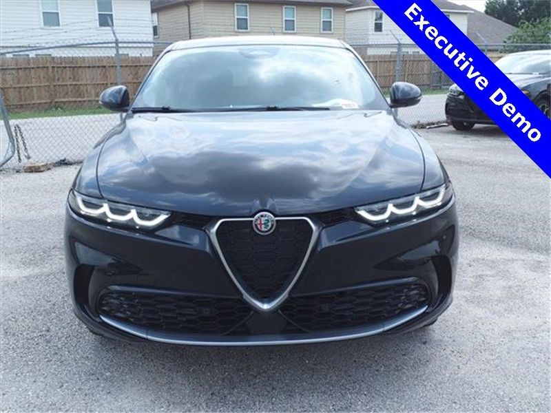 2024 Alfa Romeo Tonale Ti Eawd in a Alfa Black exterior color. Northside Alfa Romeo of Houston 281-475-4549 alfaromeousaofnorthhouston.com 