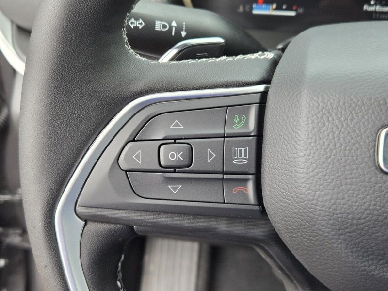 New 2026 Jeep Grand Cherokee Laredo X 4x2