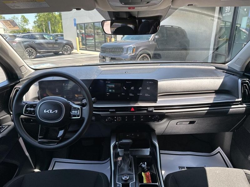 2025 Kia Sorento LXImage 23